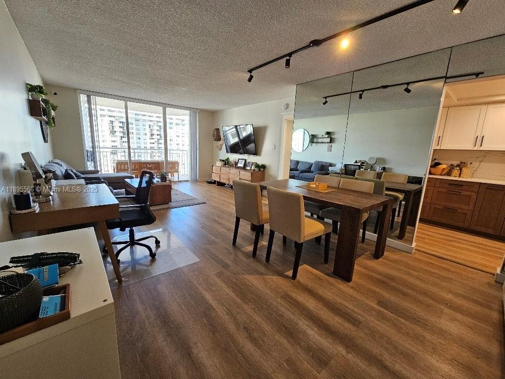 18061 Biscayne Blvd 1602 photo 5