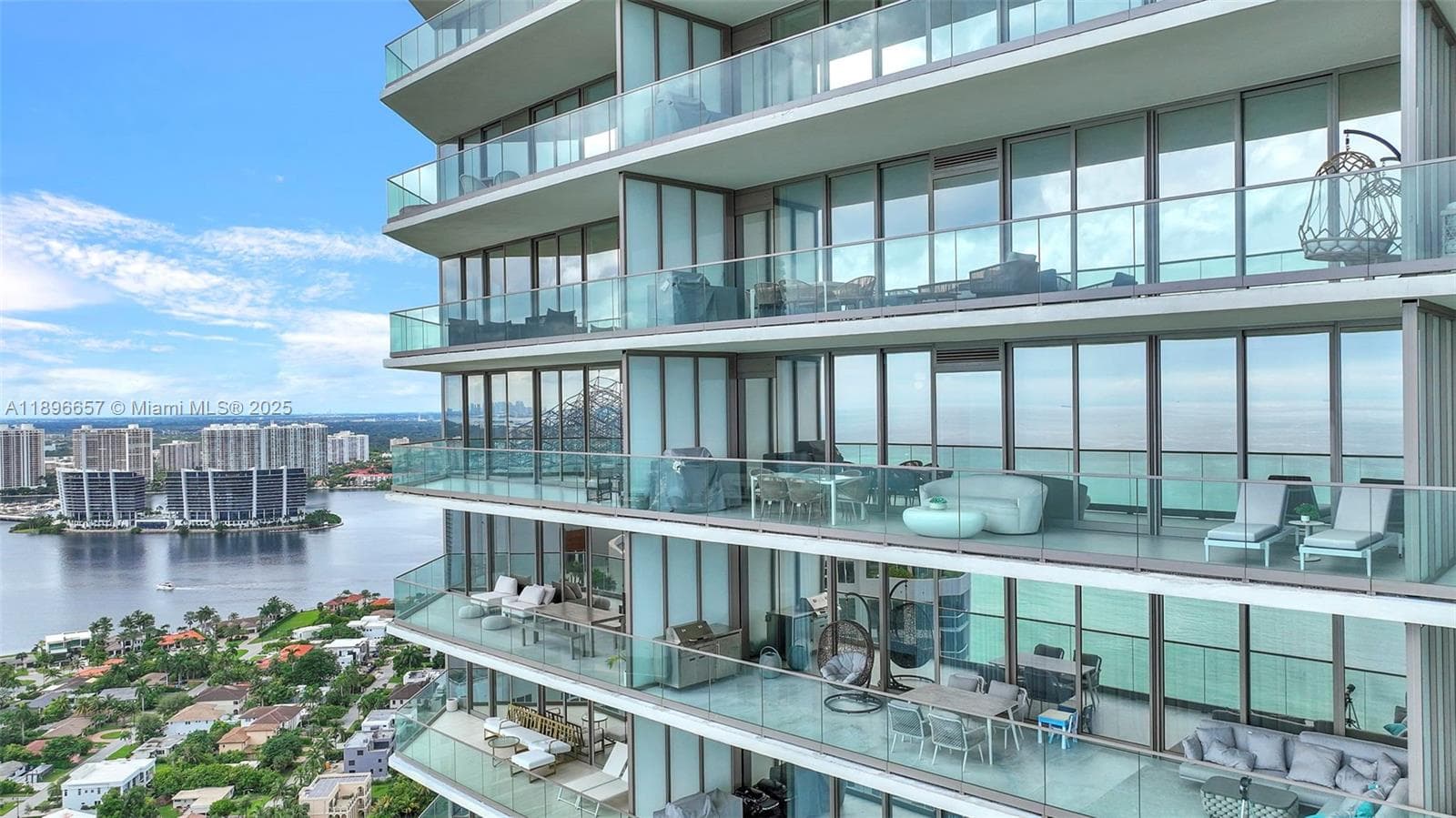 18975 Collins Ave 2