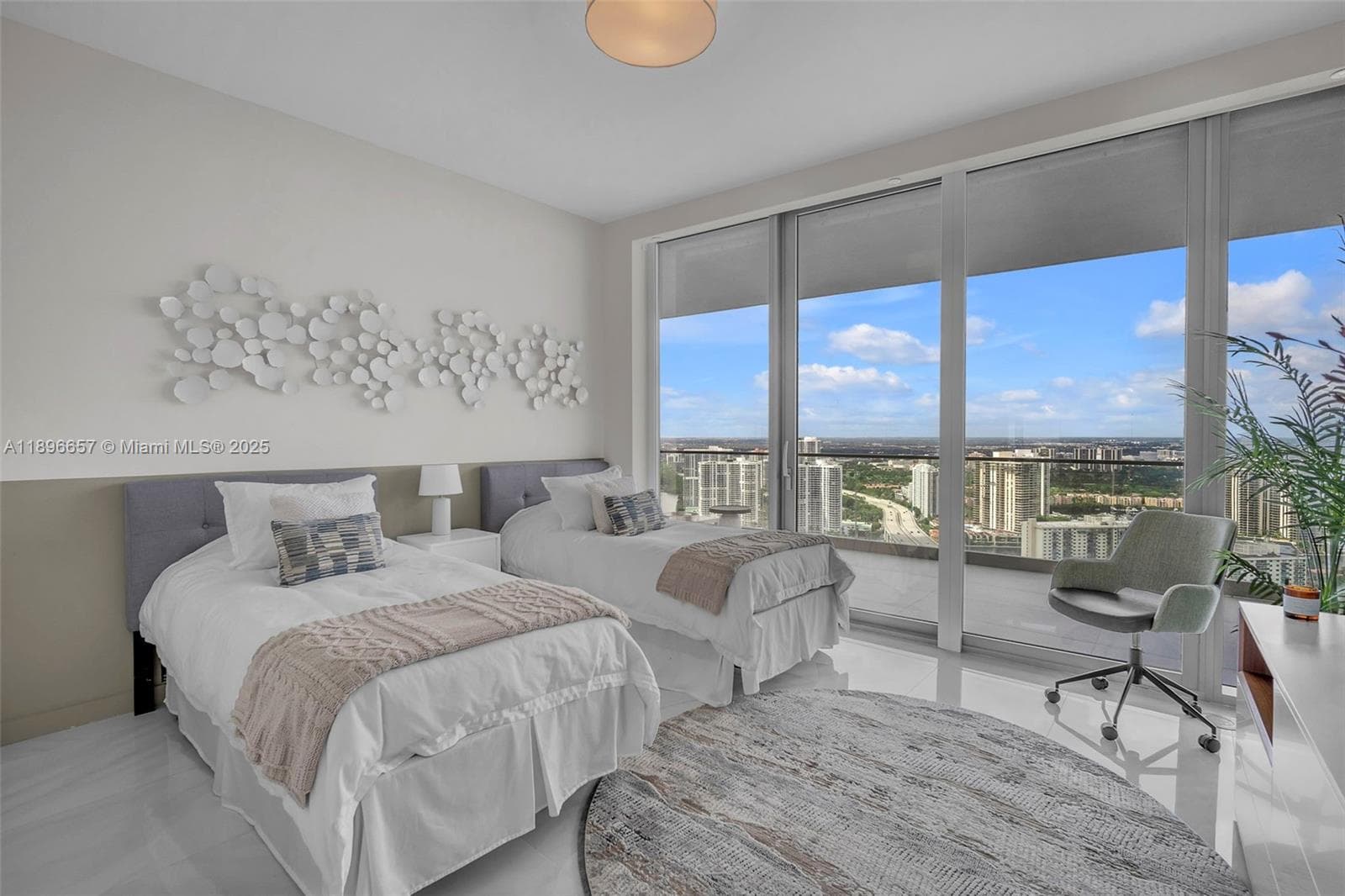 18975 Collins Ave 3503 photo 17