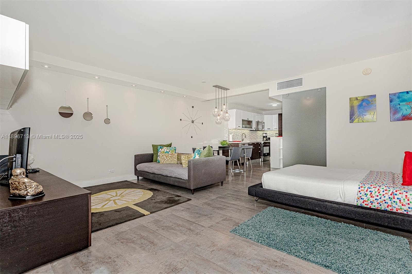 2301 Collins Ave 723 photo 9