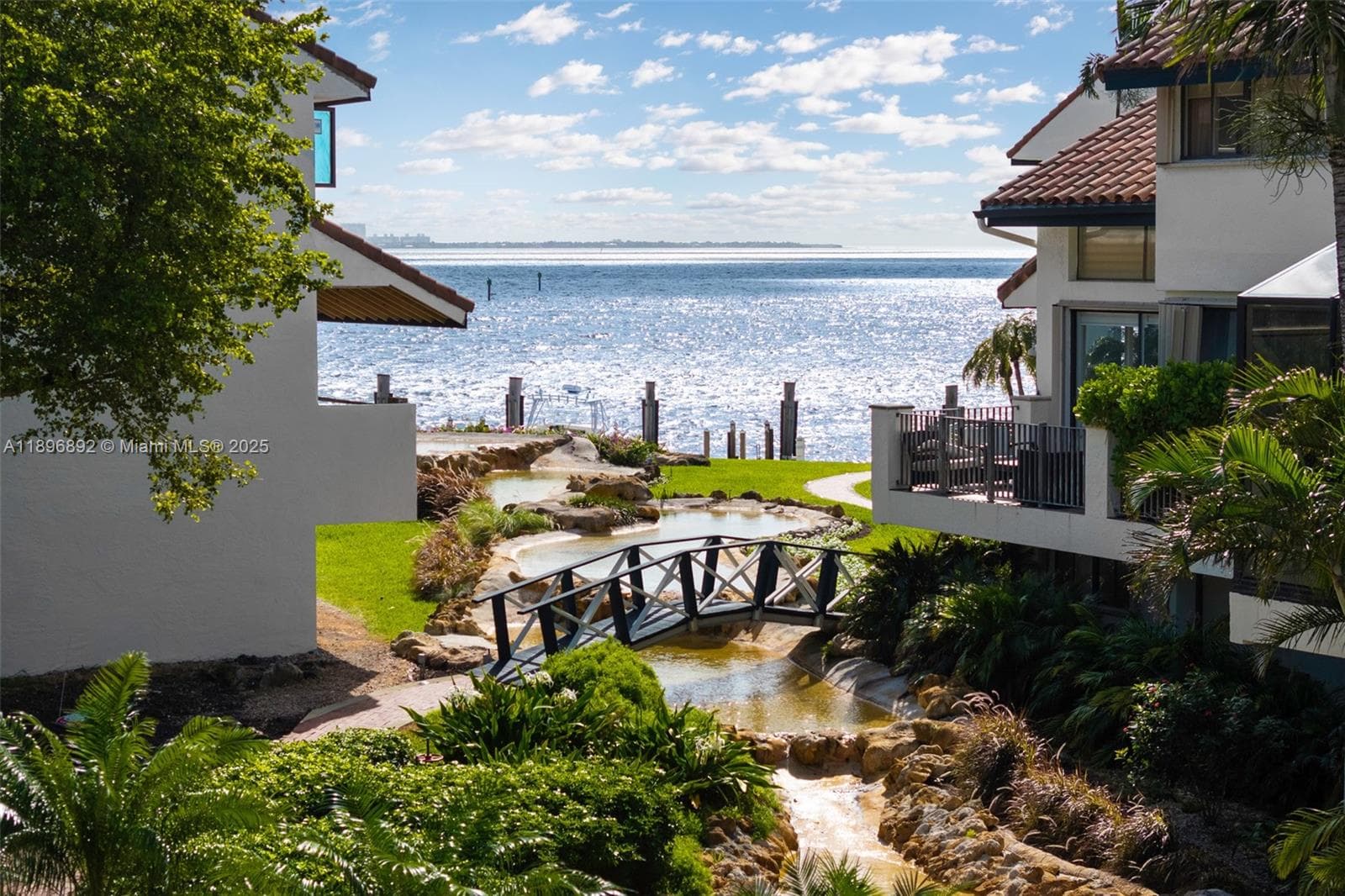 2000 Bayshore Dr 2