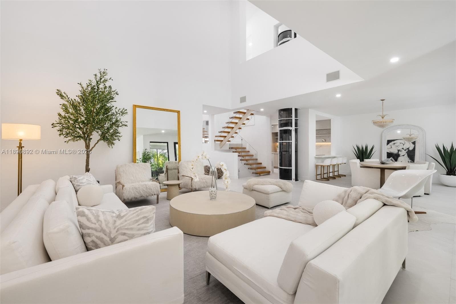 2000 Bayshore Dr 1