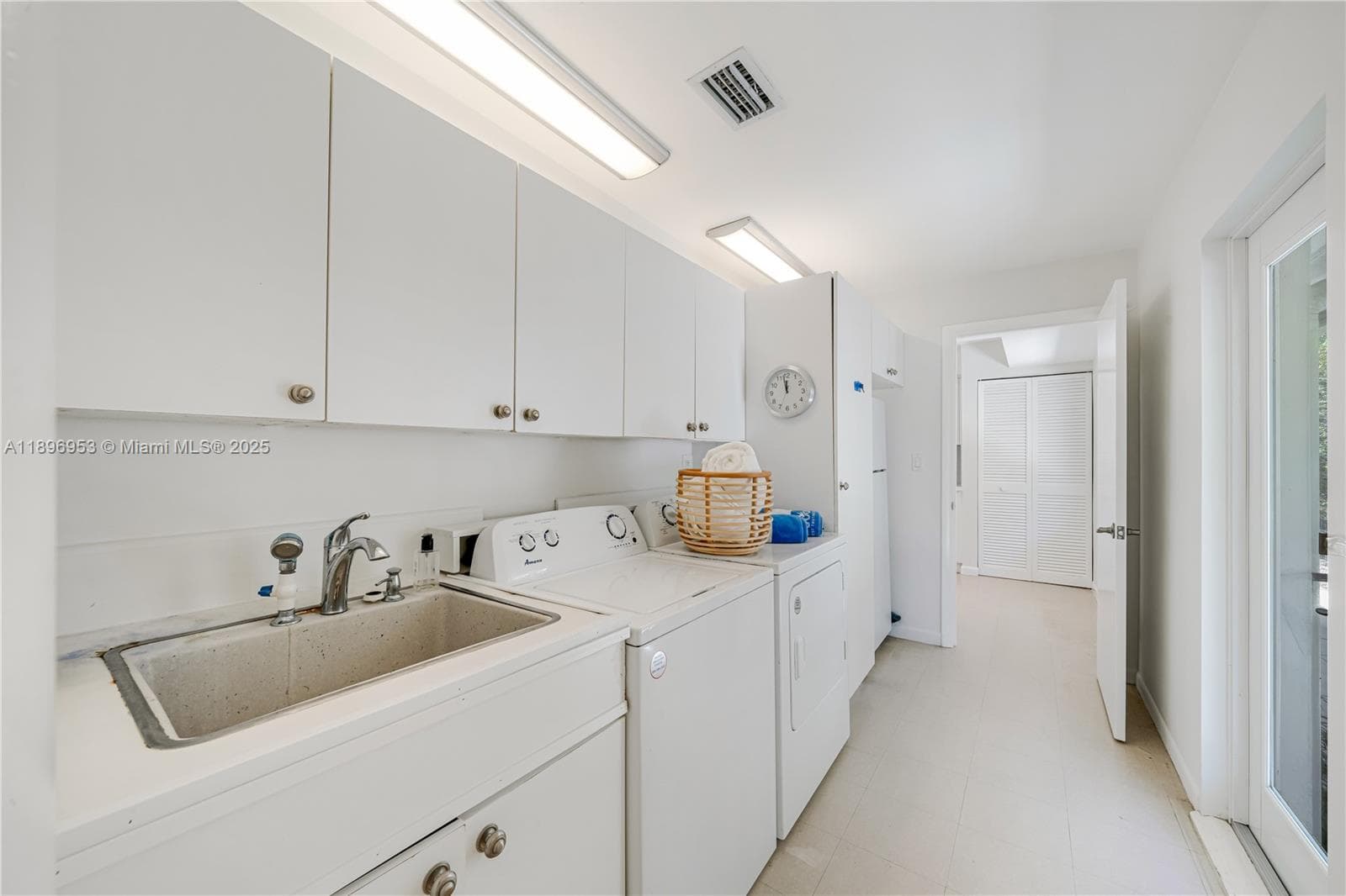 640 Mashta Dr photo 23