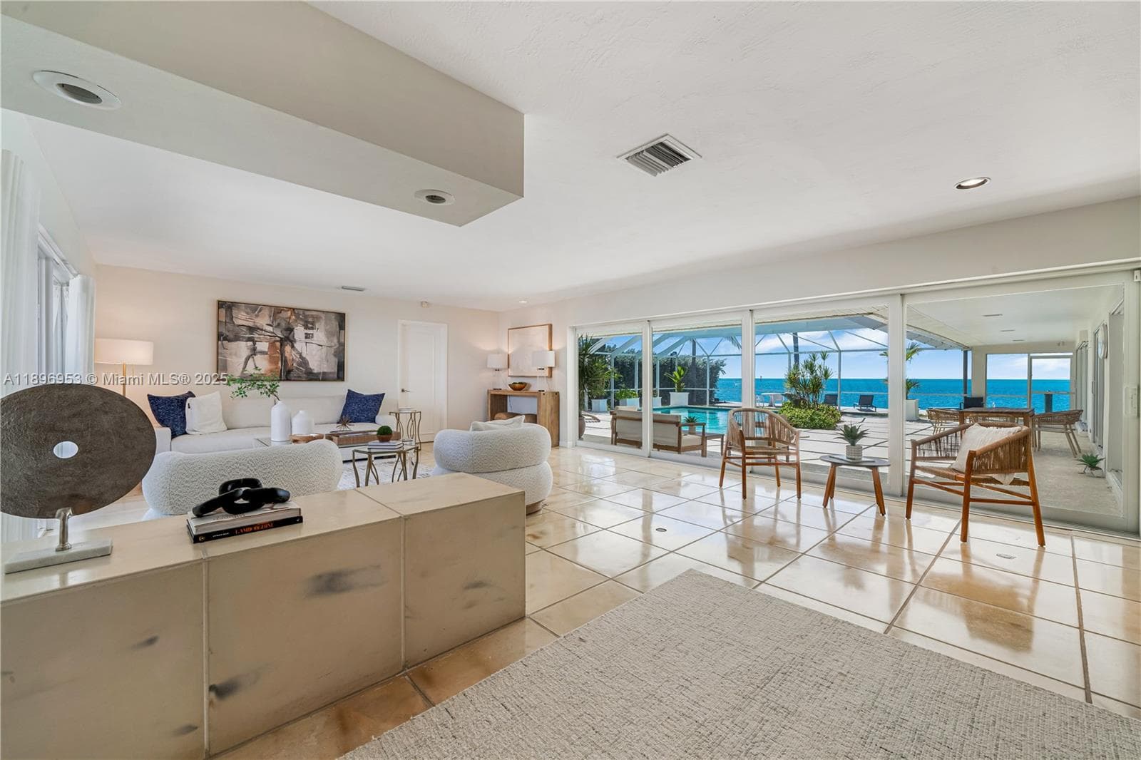 640 Mashta Dr photo 6