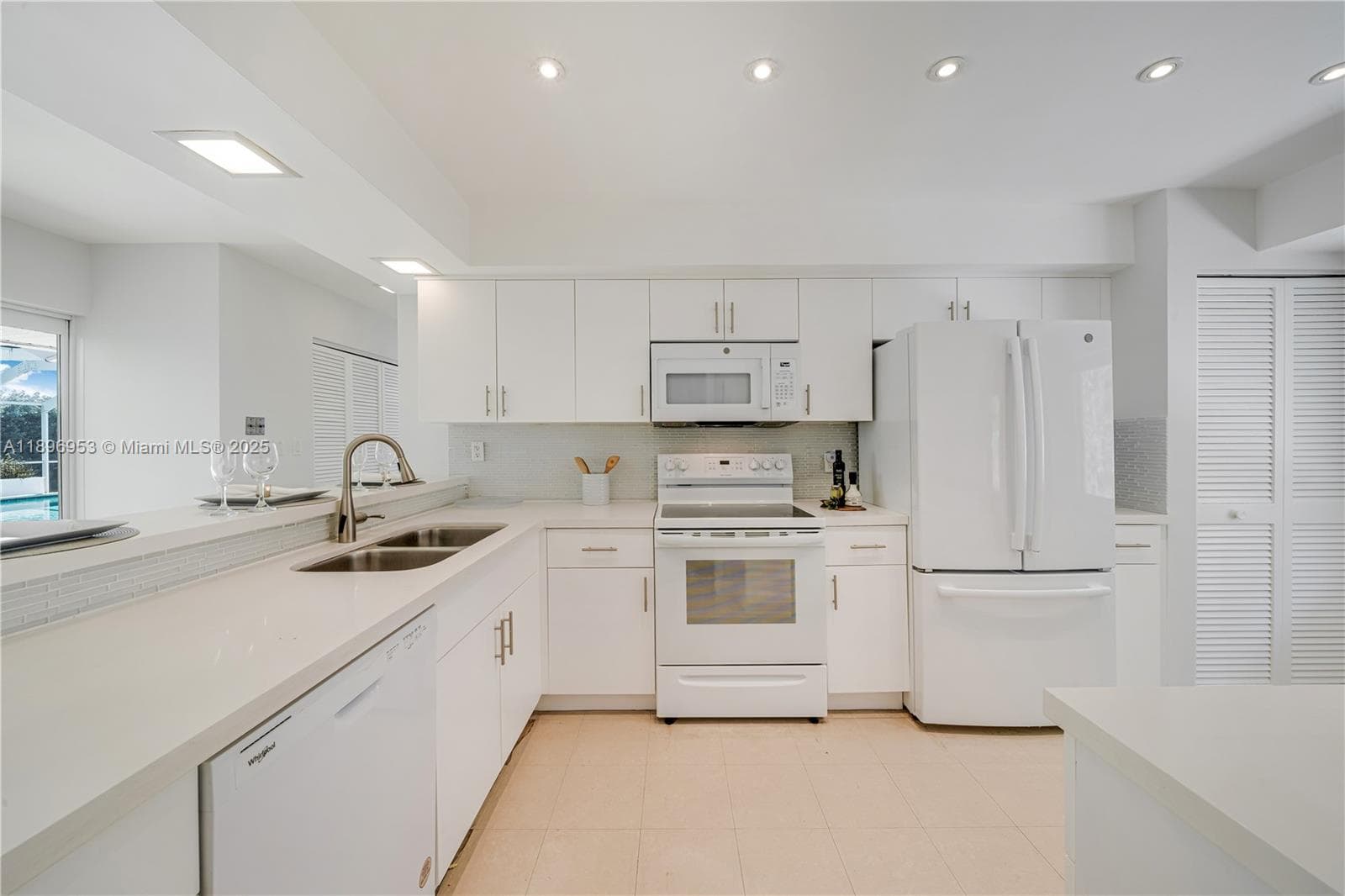 640 Mashta Dr photo 24