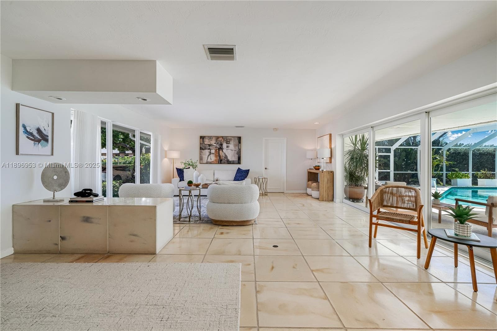 640 Mashta Dr photo 10