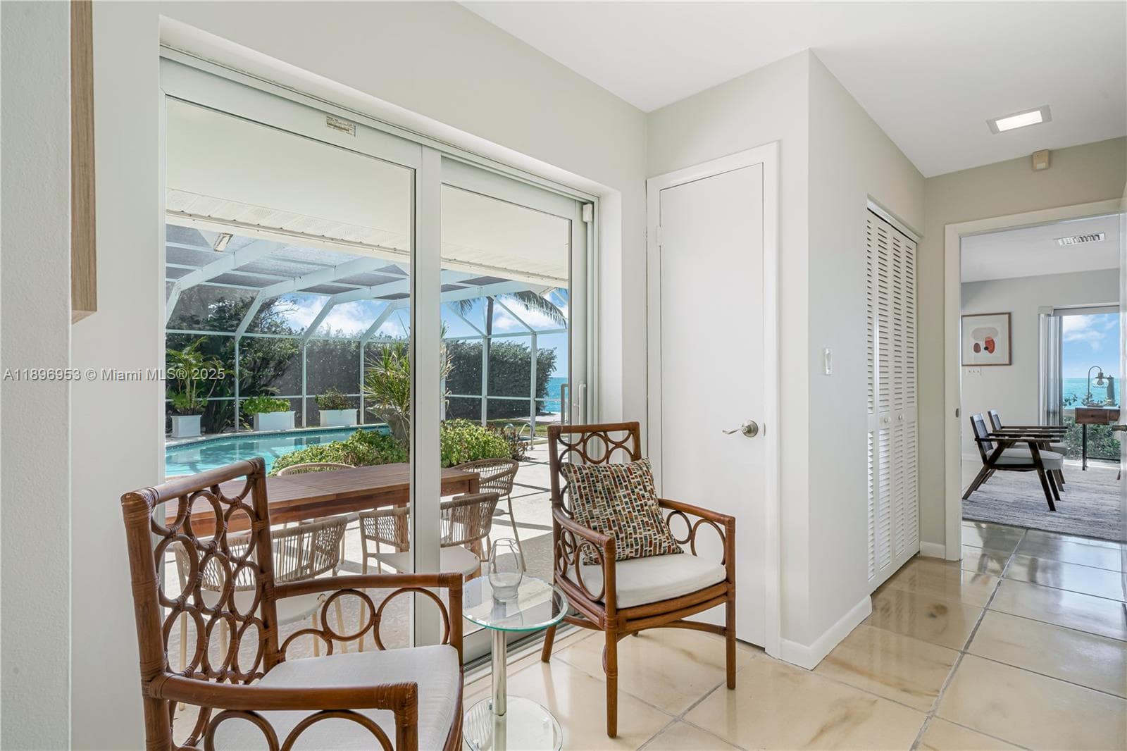 640 Mashta Dr photo 8