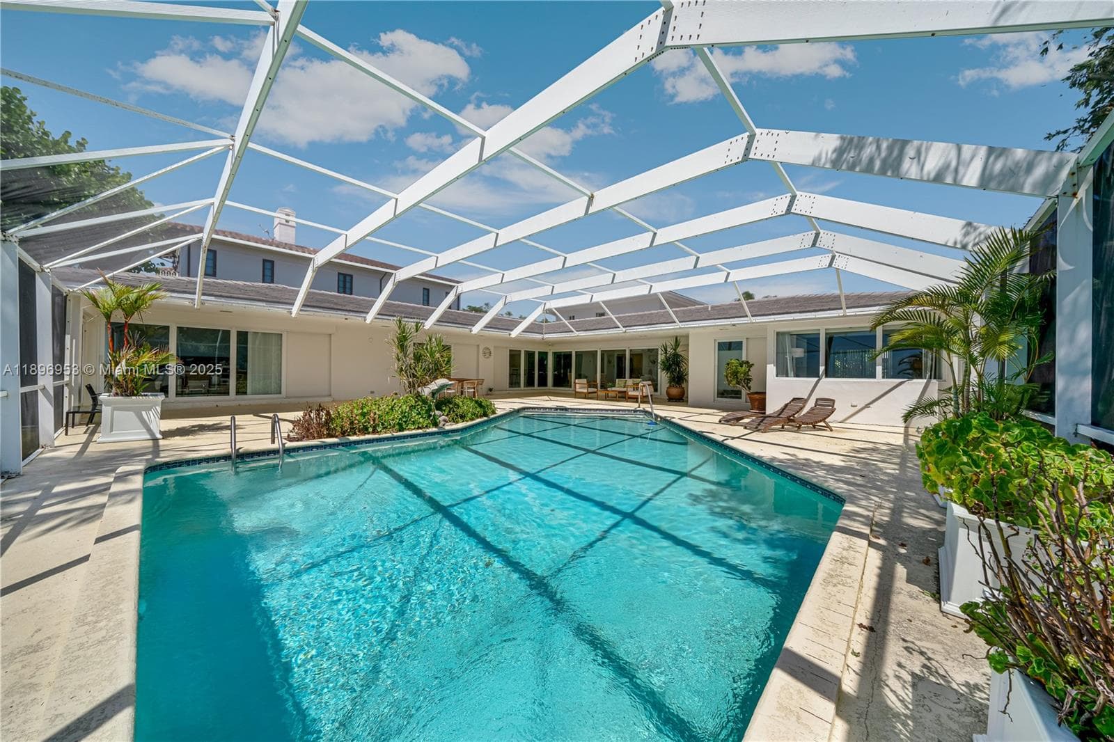 640 Mashta Dr photo 25