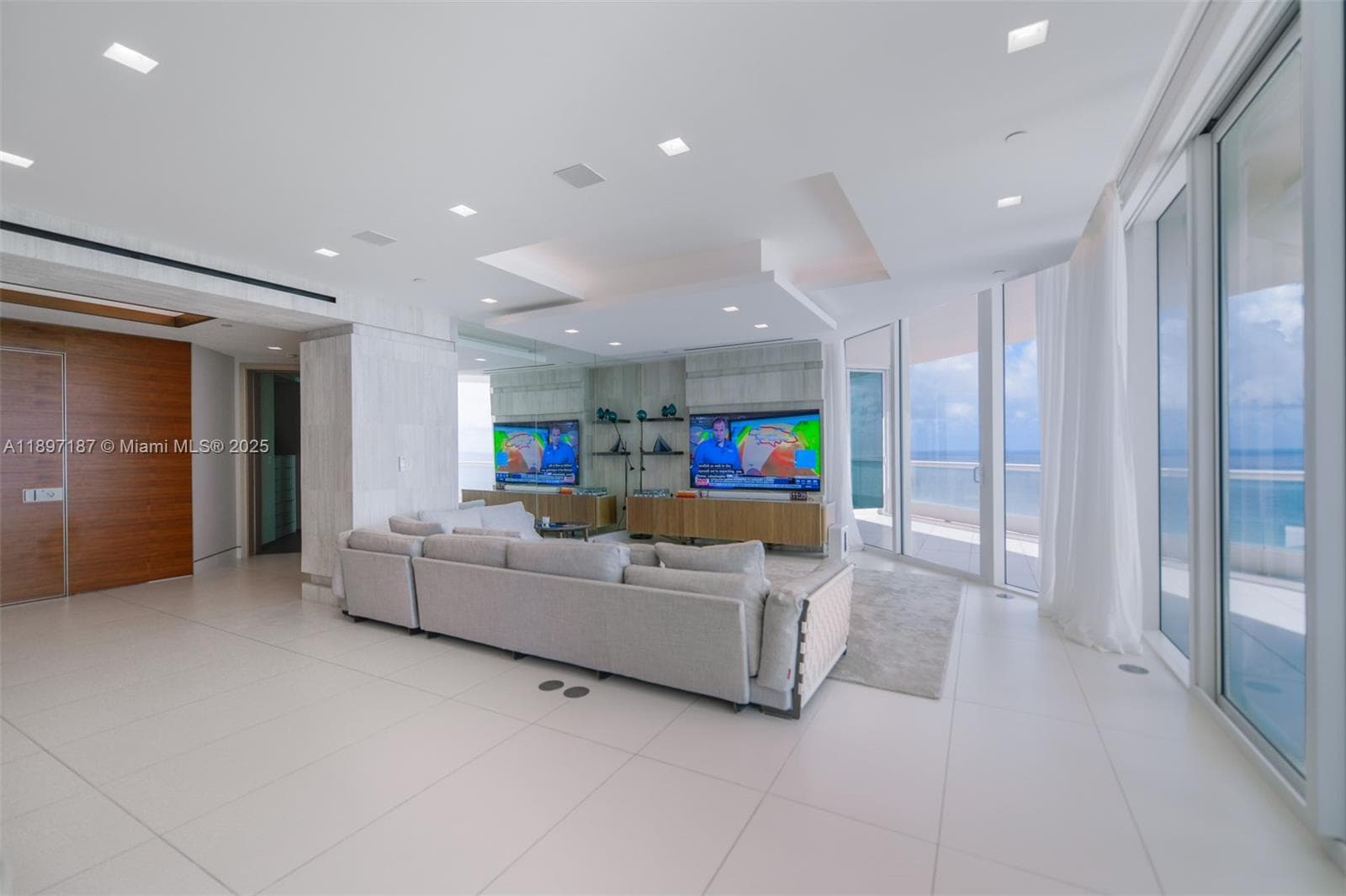 16047 Collins Ave 4