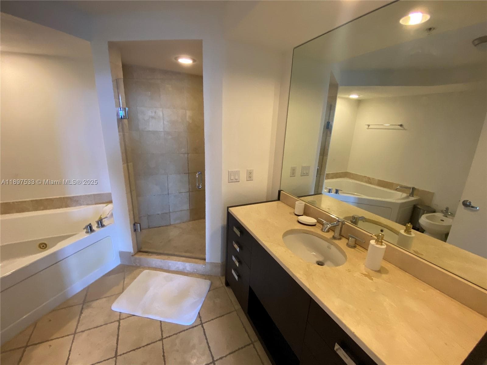 18201 Collins Ave 708 photo 4