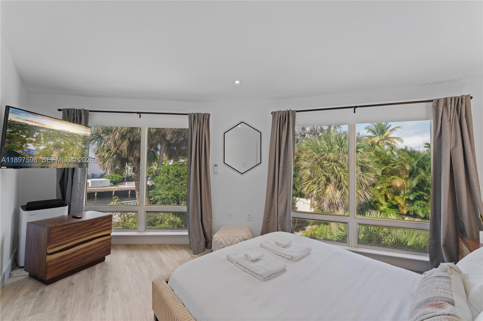 1809 Coral Gardens Dr photo 12