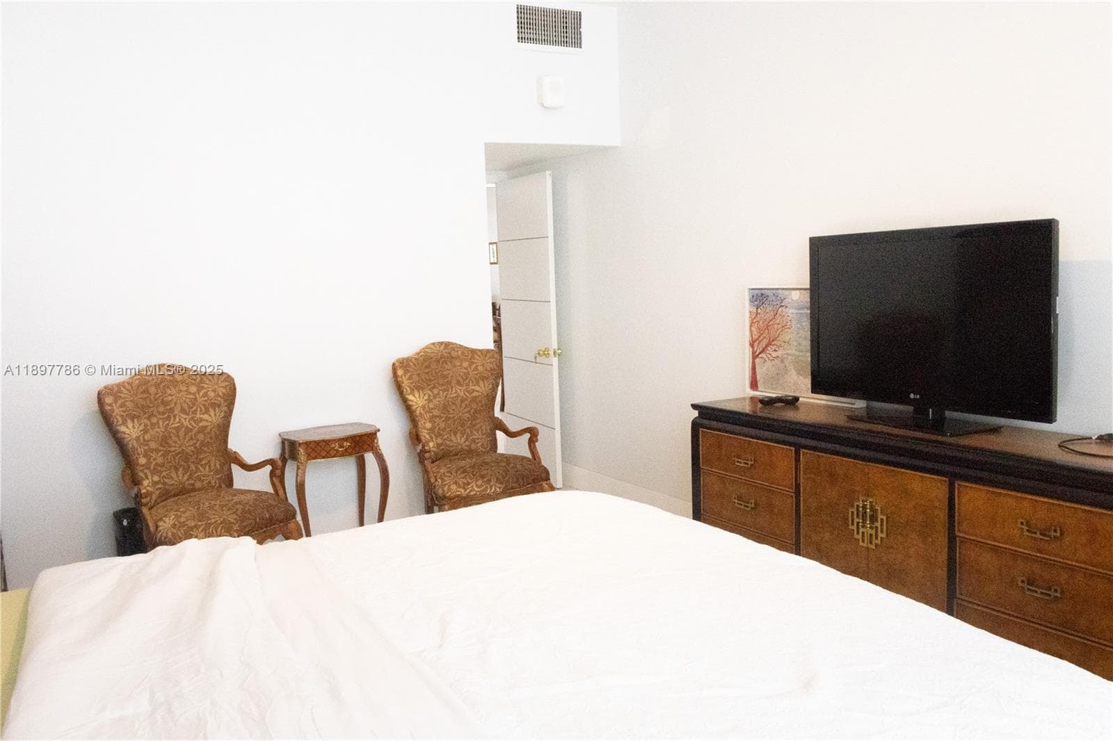 5005 Collins Ave 1523 photo 12