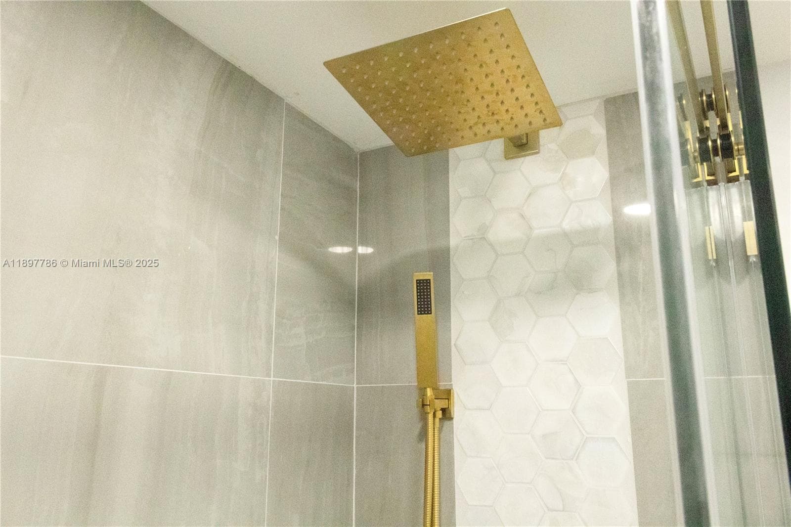 5005 Collins Ave 1523 photo 7