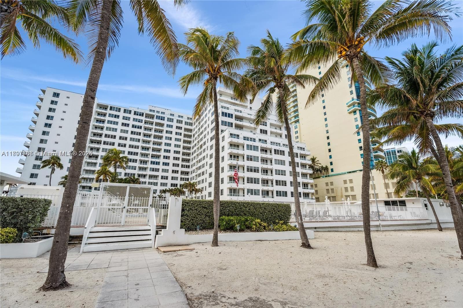 5005 Collins Ave 1523 photo 19