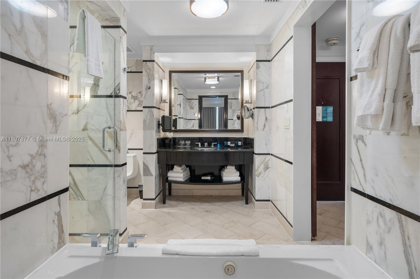 4391 Collins Ave 1403 photo 5