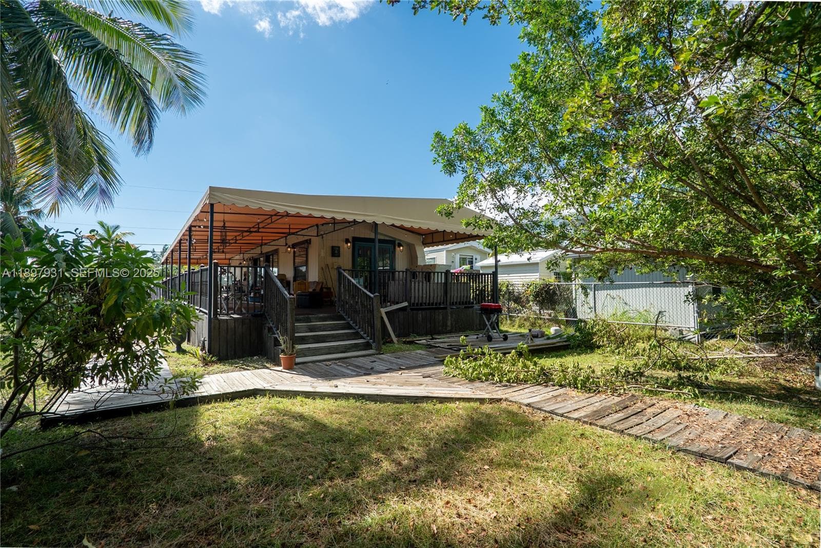 561 Gordon Cir photo 18