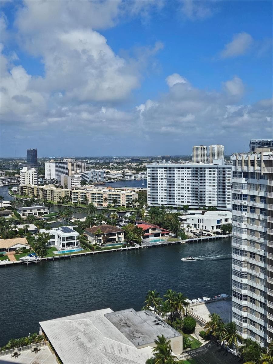 1985 S Ocean Drive #20d 3