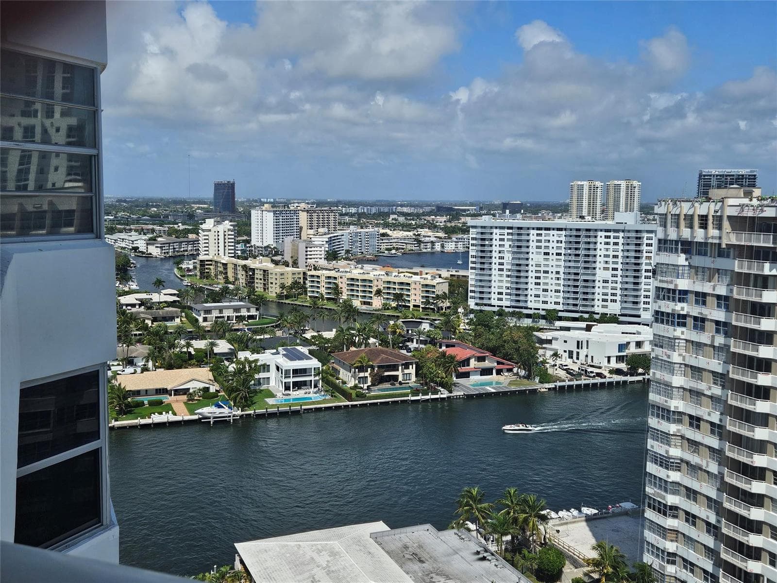 1985 S Ocean Drive #20d 4