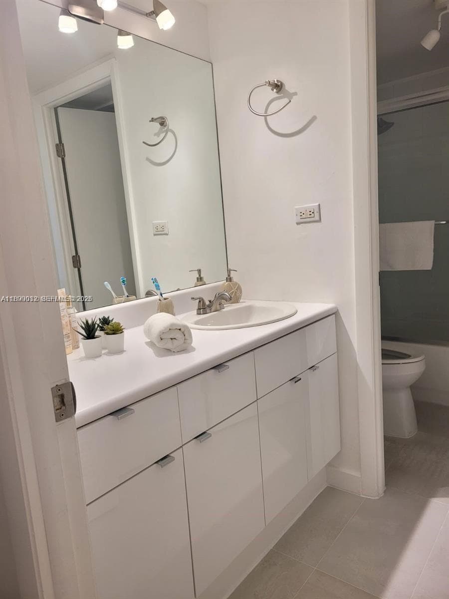 2301 Collins Ave 736 photo 8