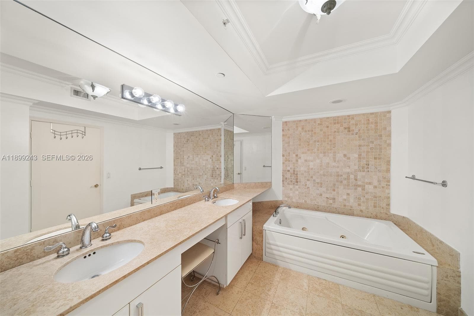 4775 Collins Ave 1708 photo 18