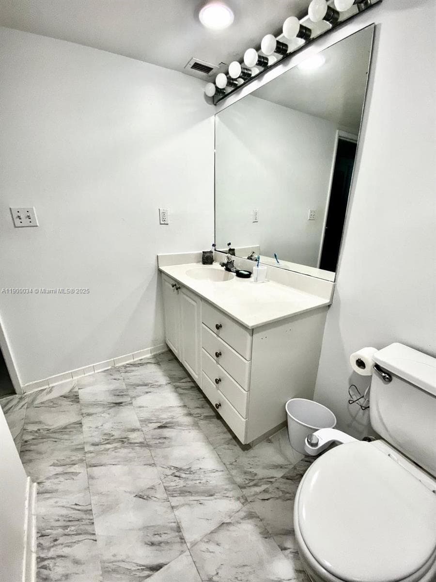 19370 Collins Ave 415 photo 17