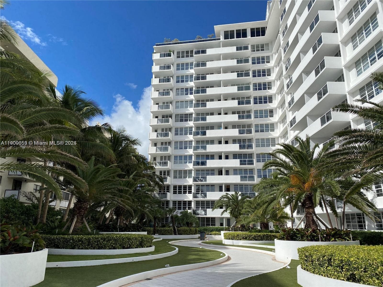 100 Lincoln Rd 607 photo 2