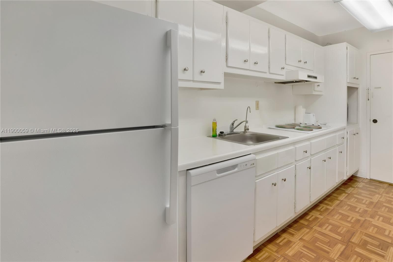100 Lincoln Rd 607 photo 17