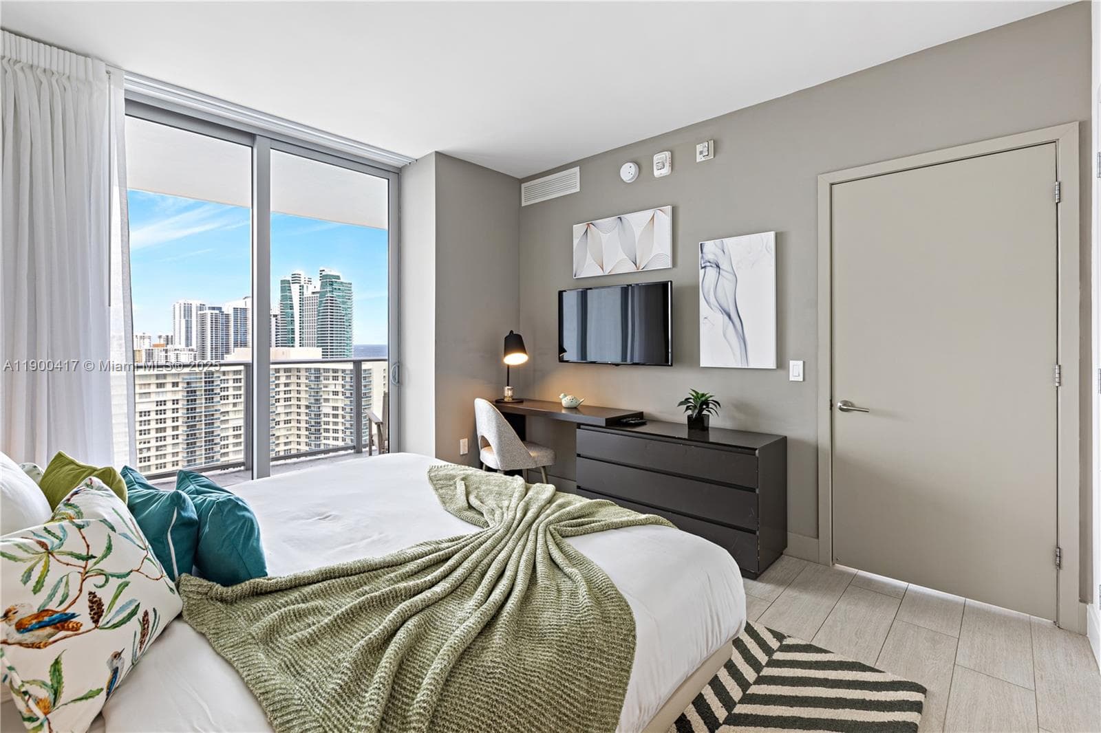 4010 Ocean Dr R1701 photo 13