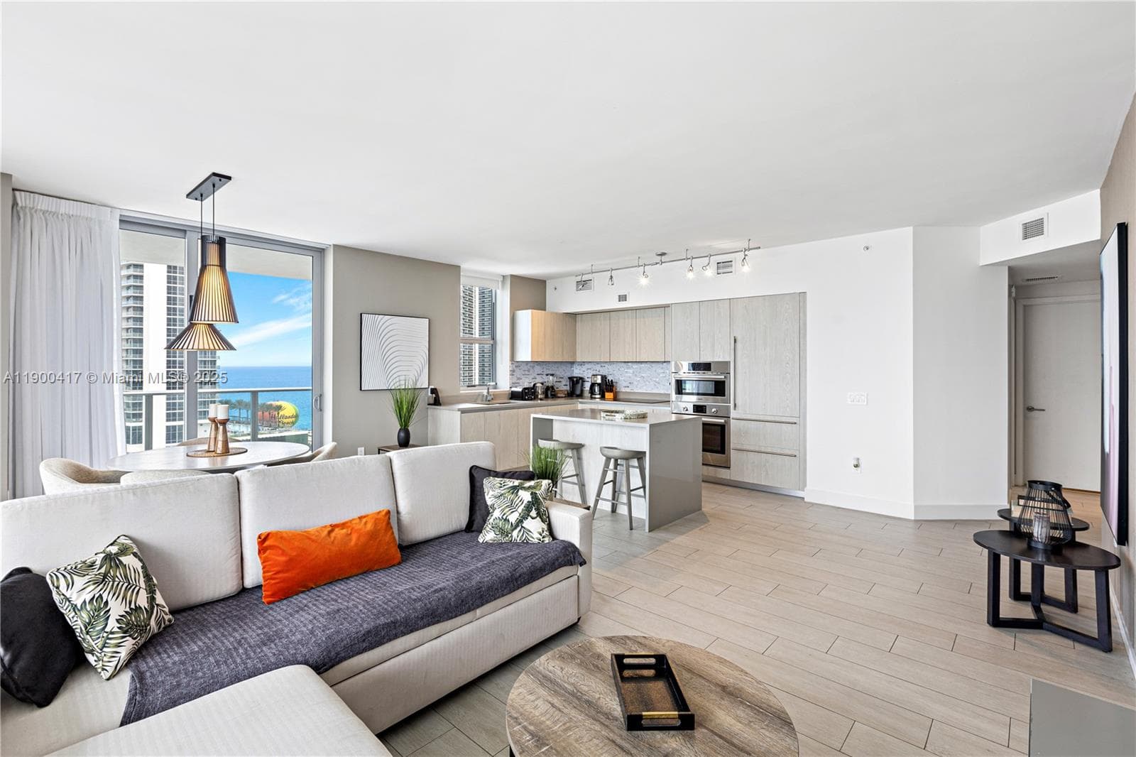 4010 Ocean Dr 5