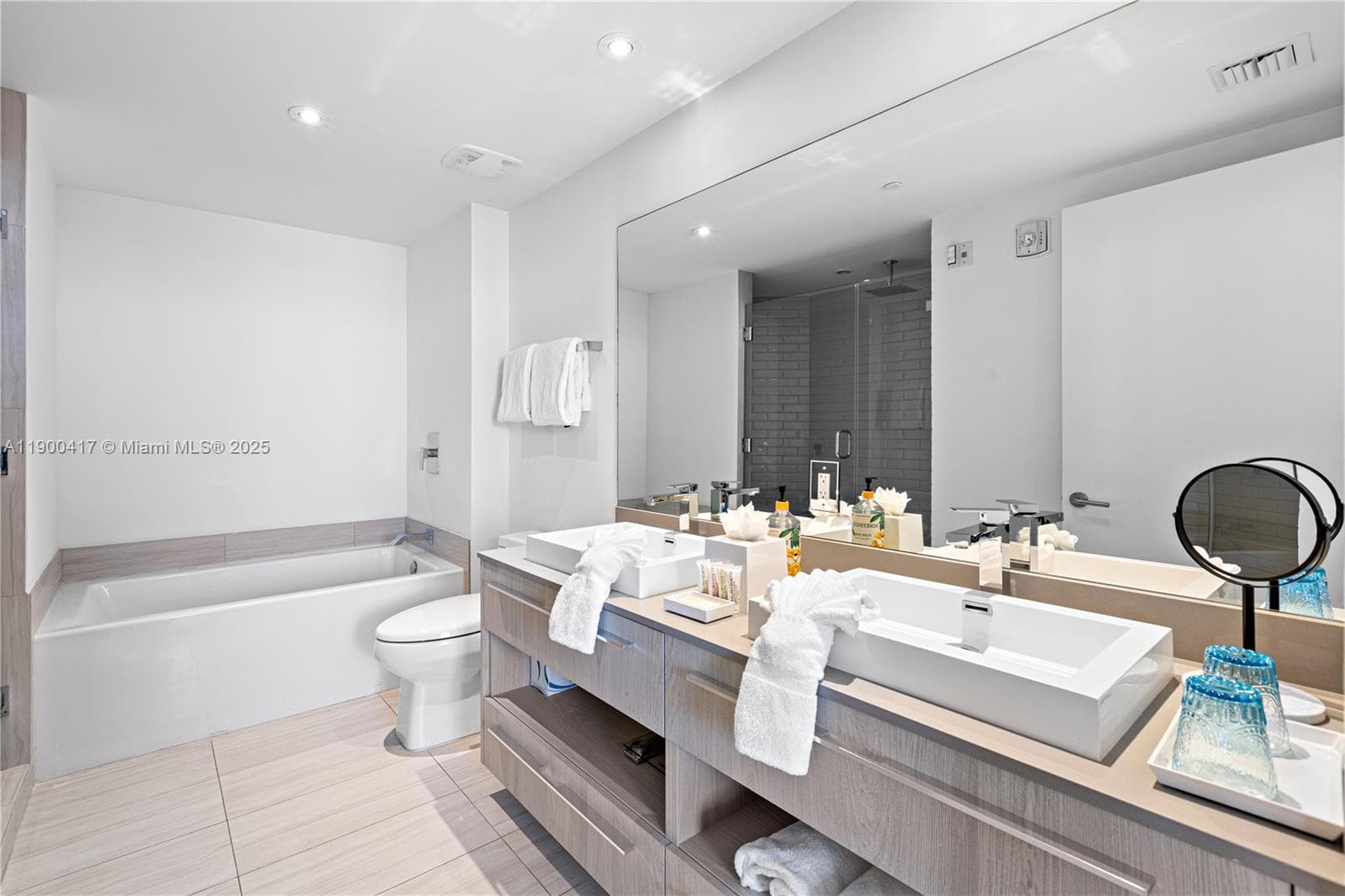 4010 Ocean Dr R1701 photo 14