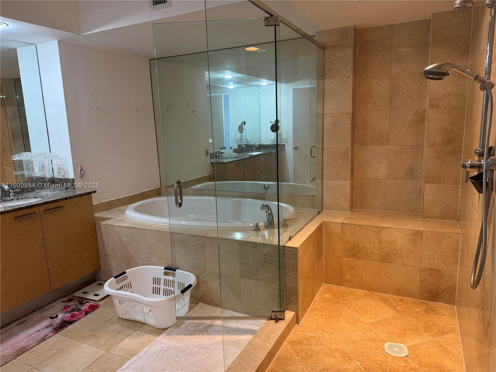 1830 Ocean Dr 3303 photo 13