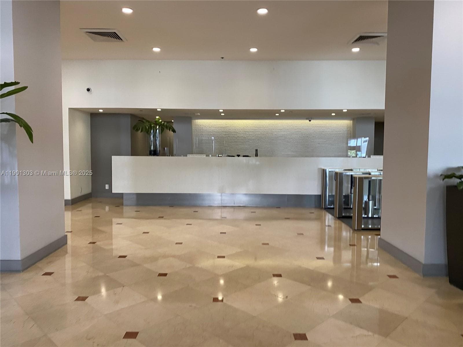 100 Lincoln Rd 1111 photo 17