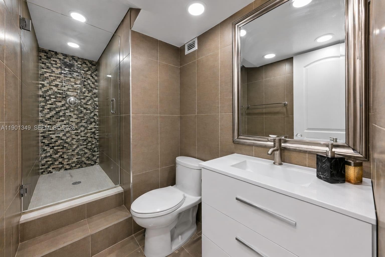 3001 Ocean Dr 1513 photo 16