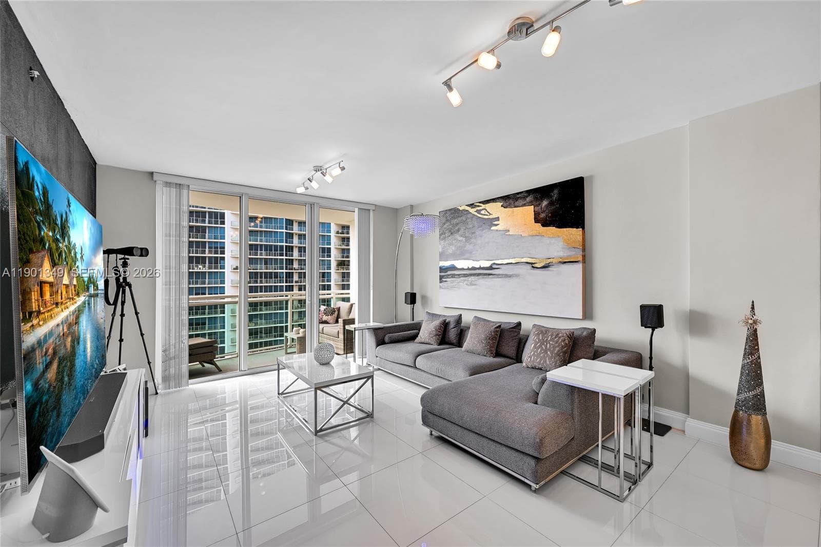 3001 Ocean Dr 3