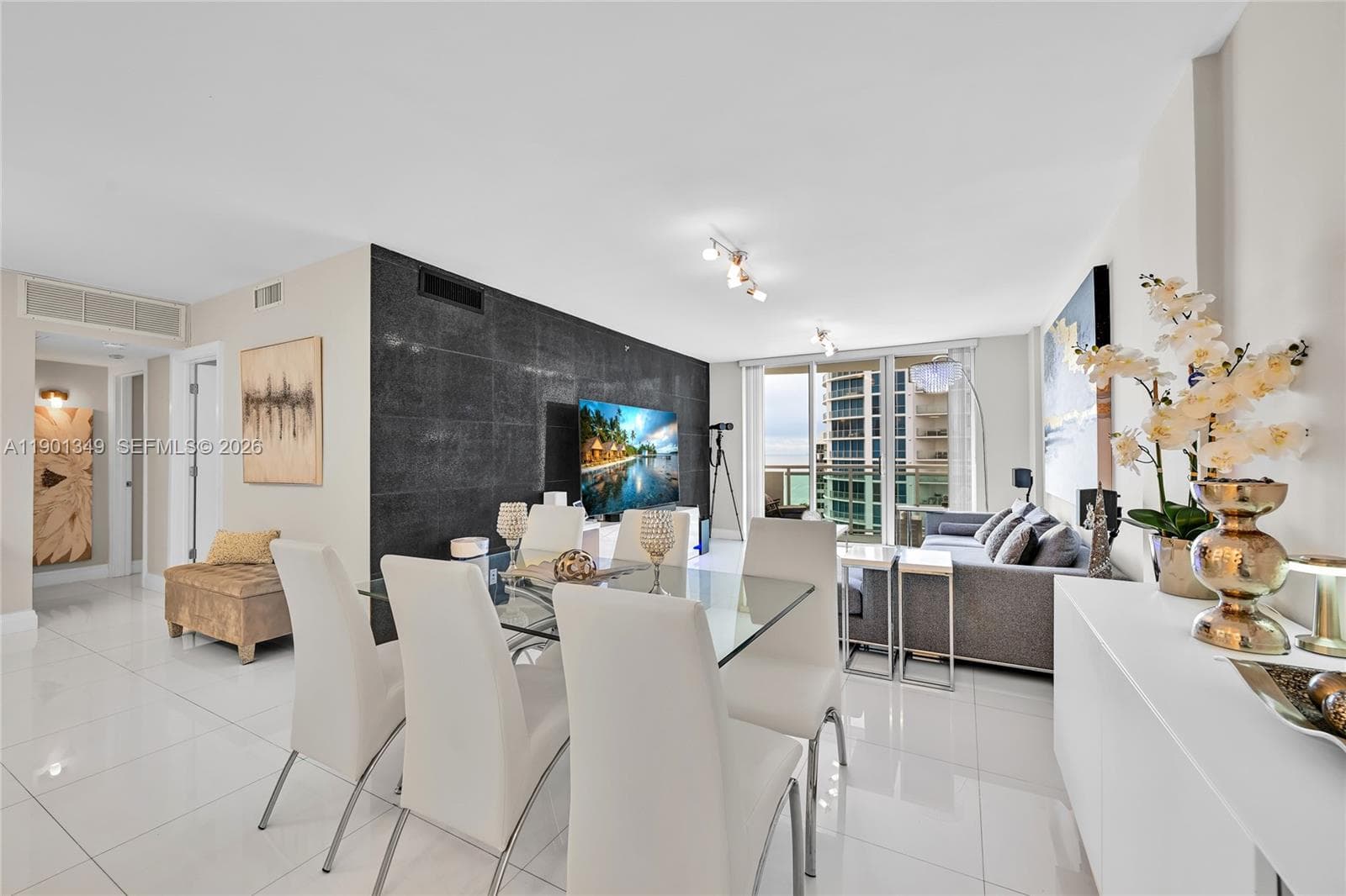3001 Ocean Dr 5