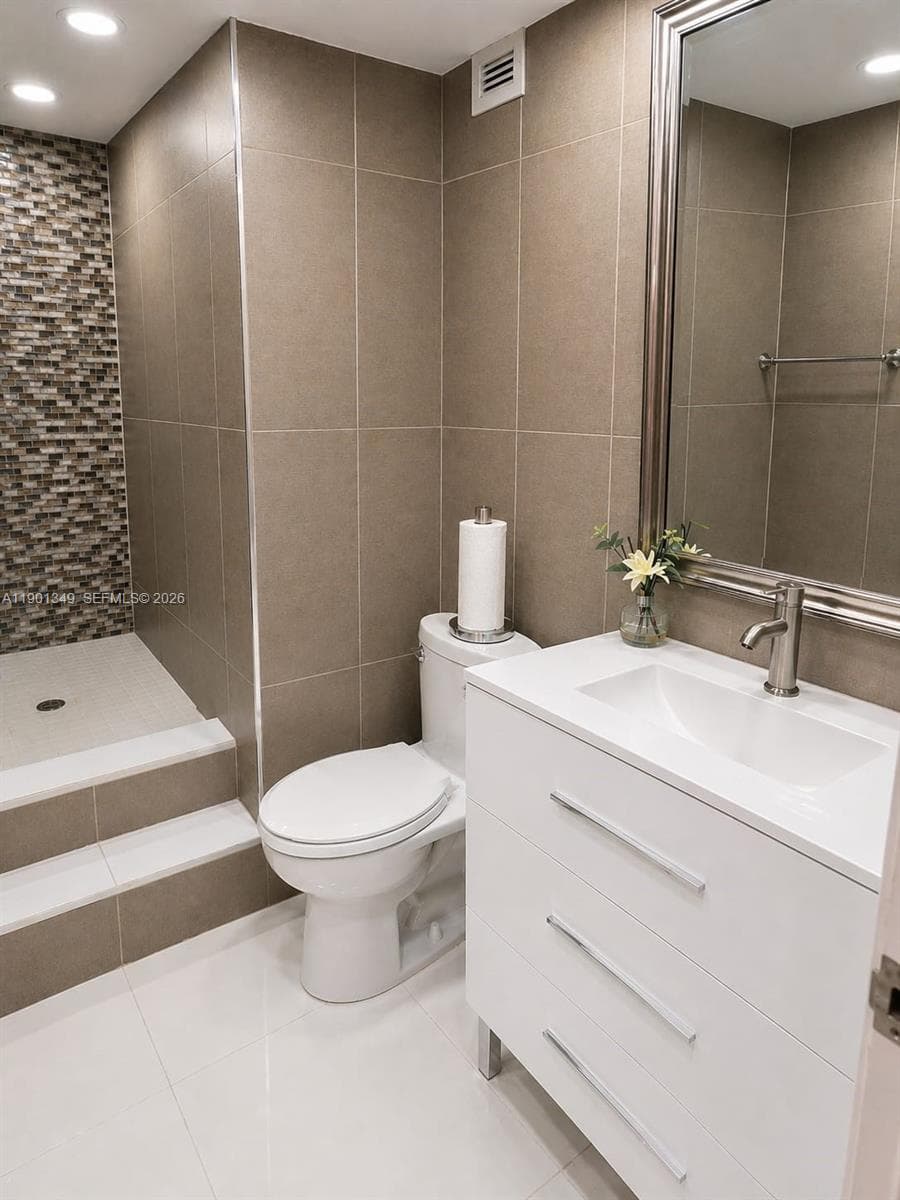 3001 Ocean Dr 1513 photo 15