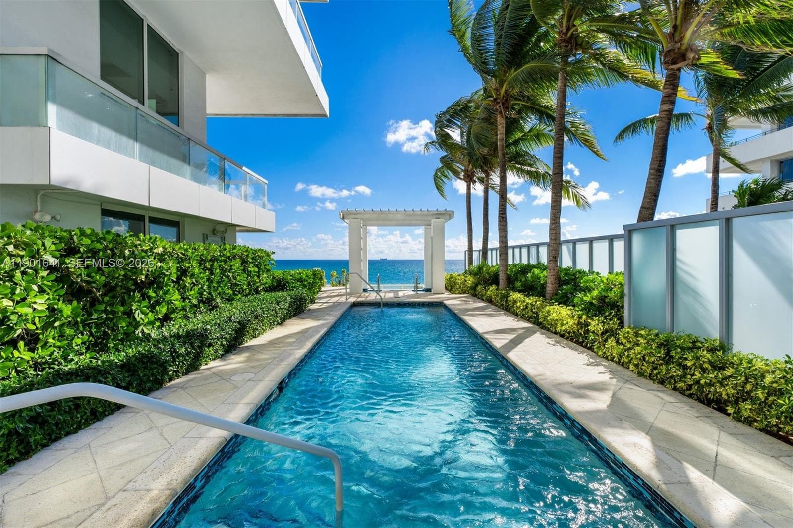 4391 Collins Ave 3