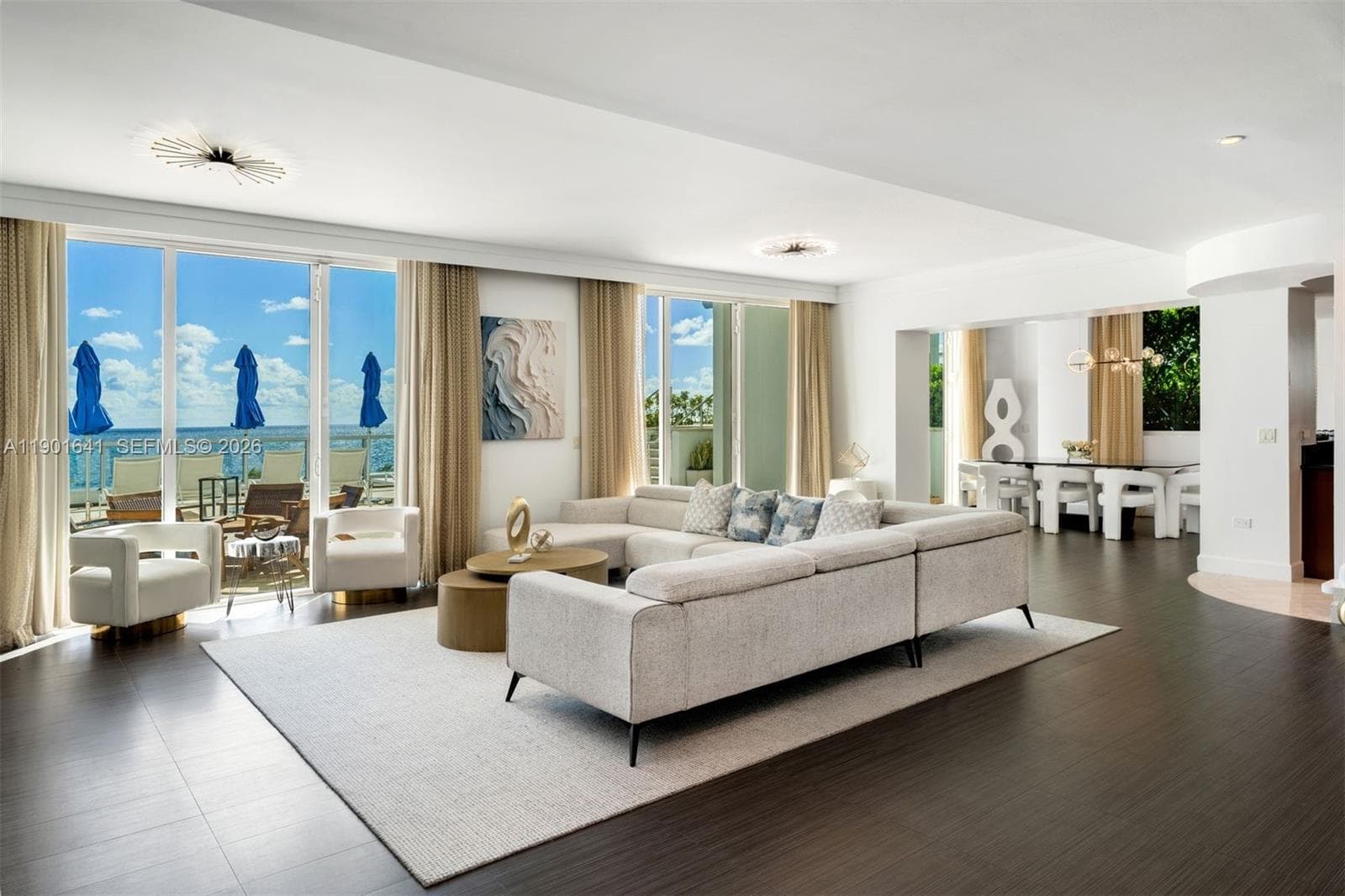 4391 Collins Ave 1