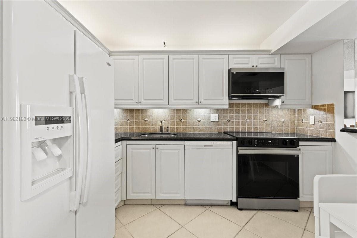 2301 Ocean Dr 4