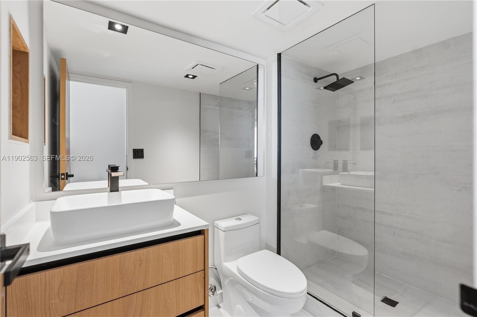 100 Bayview Dr 1901 photo 18
