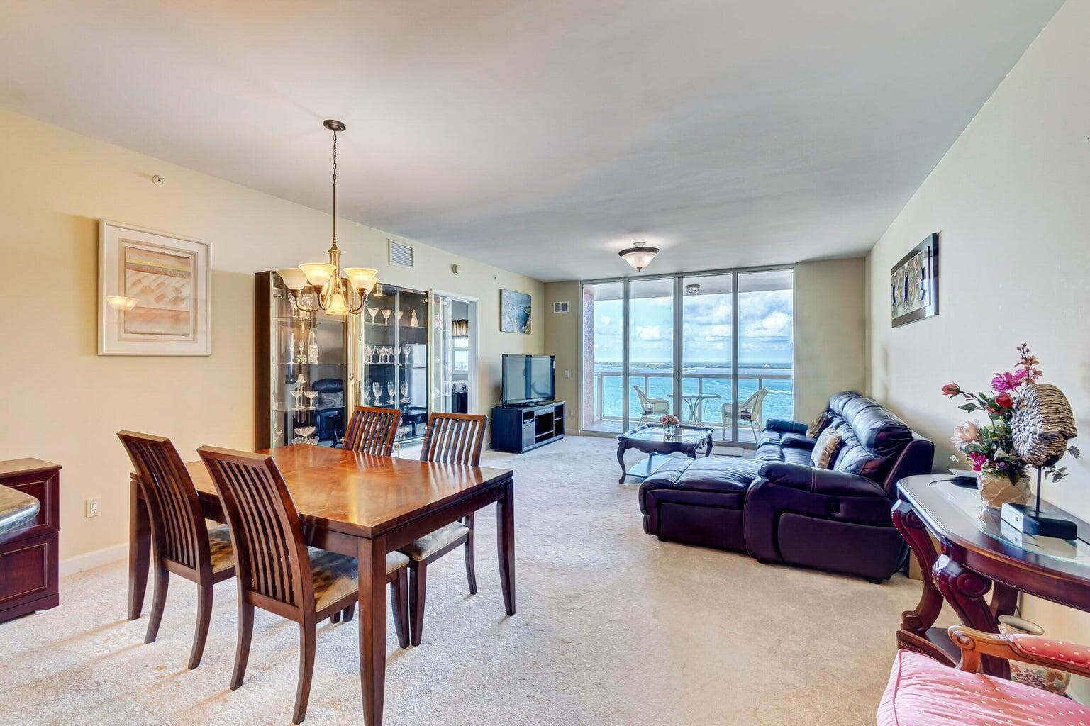 2650 Lake Shore Drive #1802 3