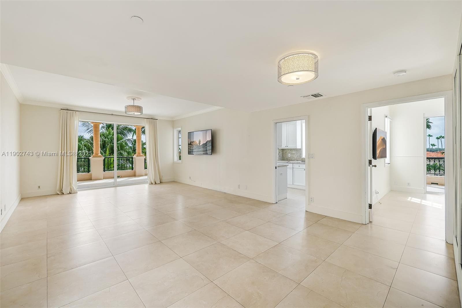 19236 Fisher Island Dr 19236 photo 9