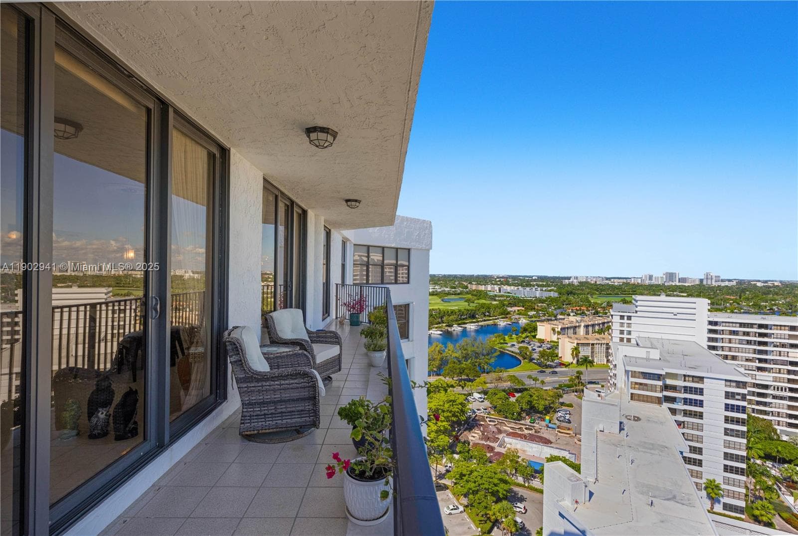 300 Three Islands Blvd PH2A photo 8