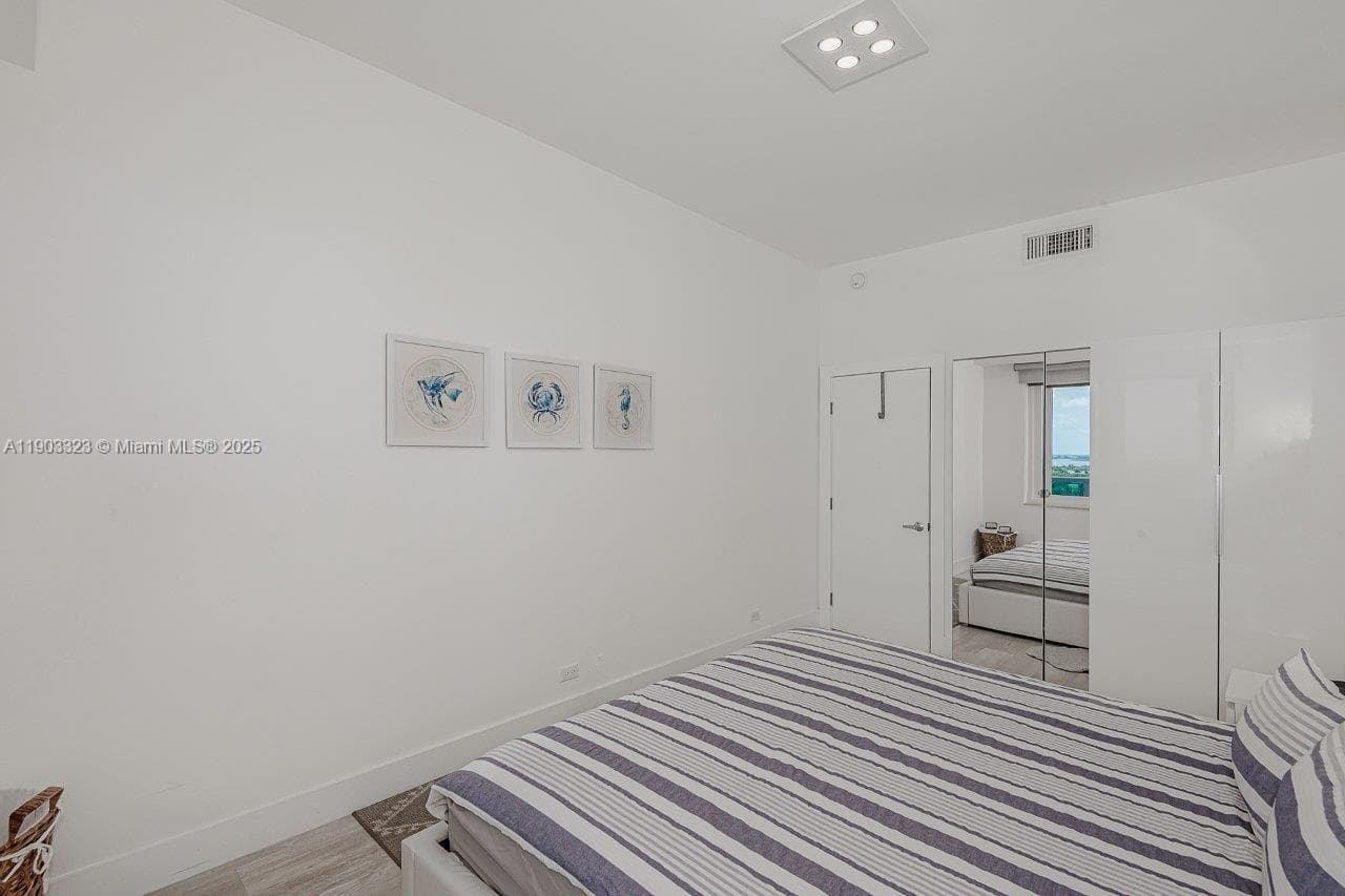 2301 Collins Ave PH21 photo 21