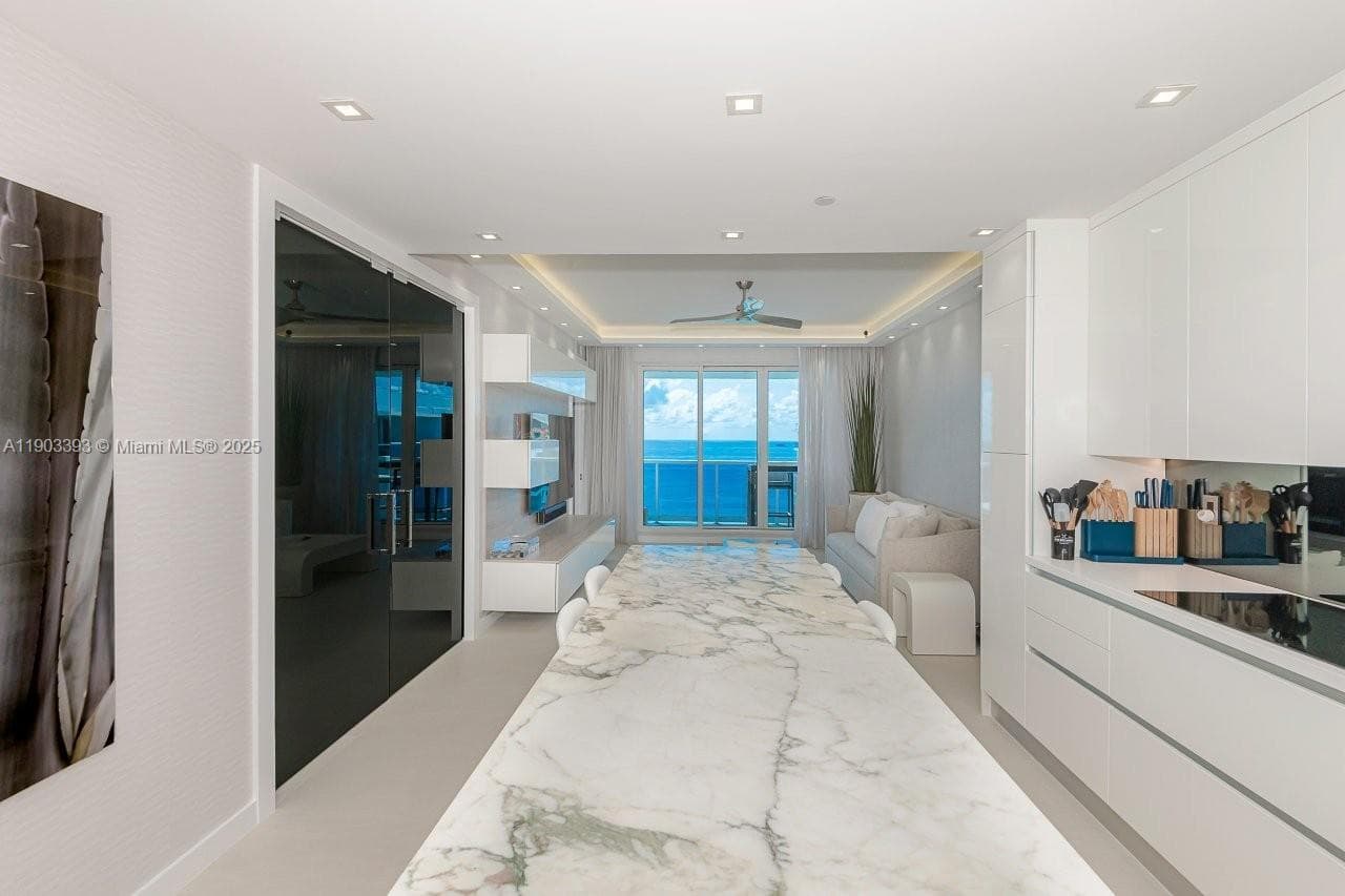 2301 Collins Ave PH20 photo 13