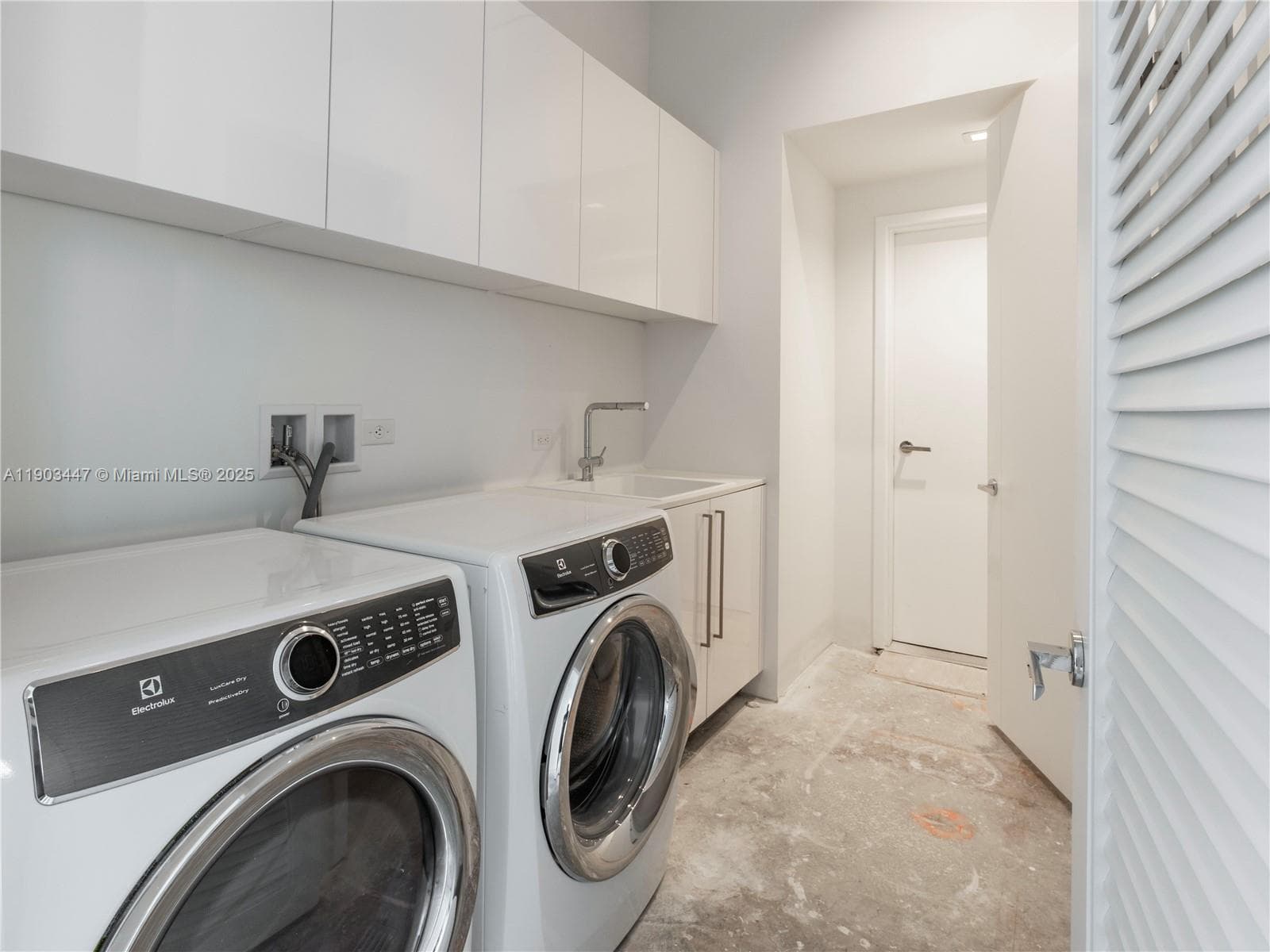 18501 Collins Av 1501 photo 20