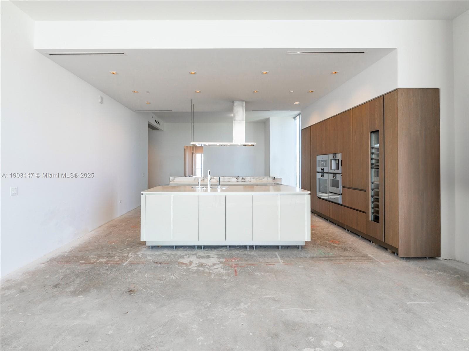 18501 Collins Av 4