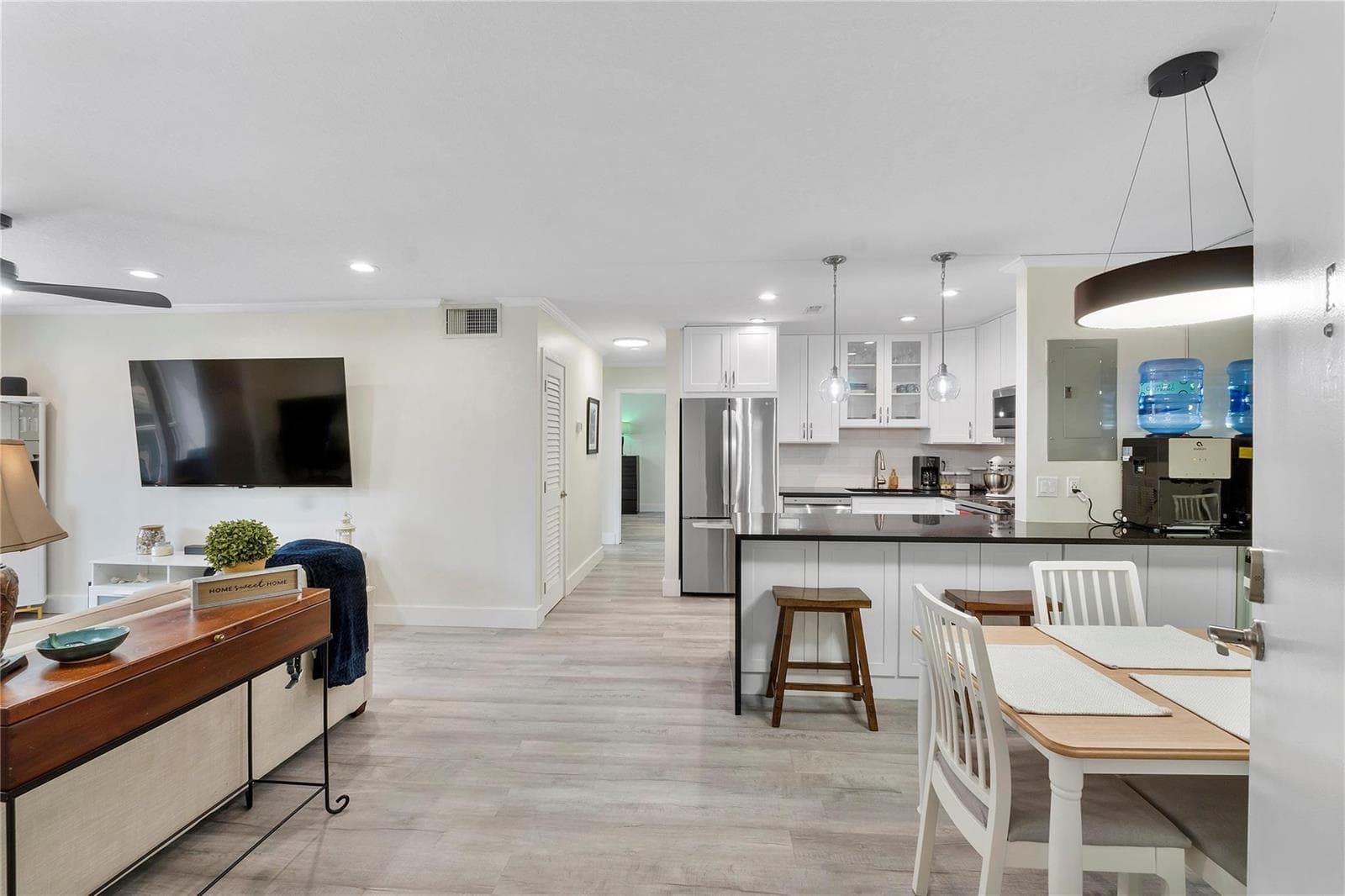 6205 Bay Club Drive #3 4