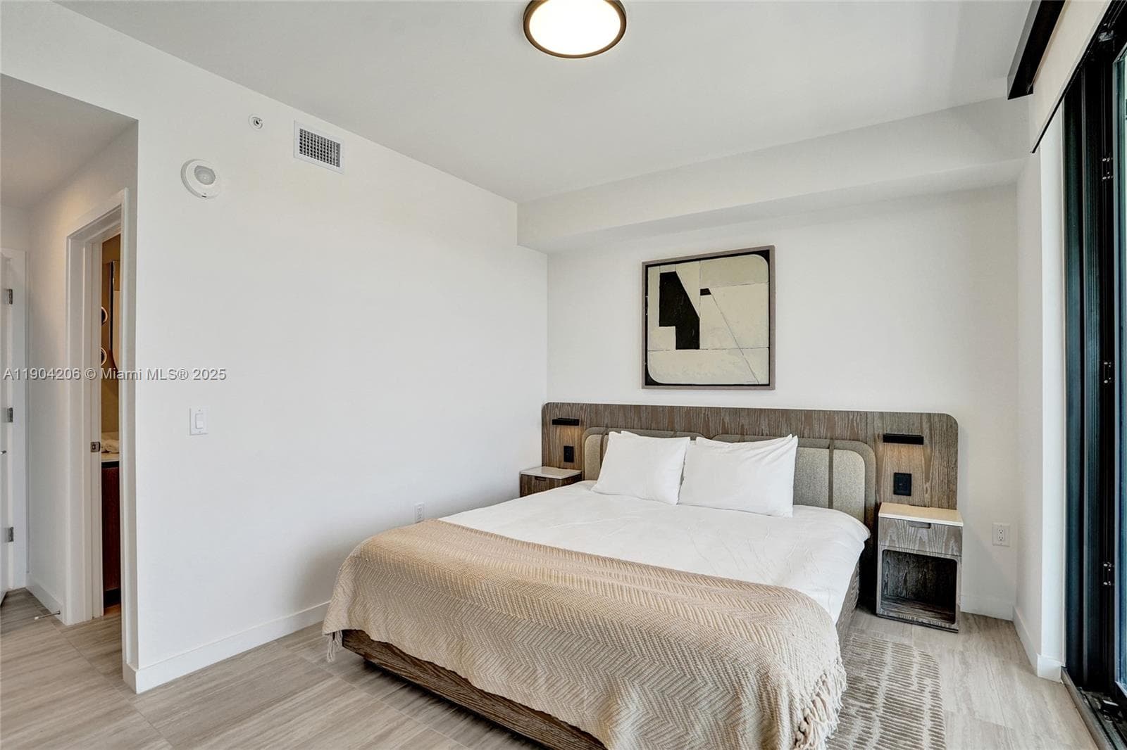 580 72nd St 810 photo 10
