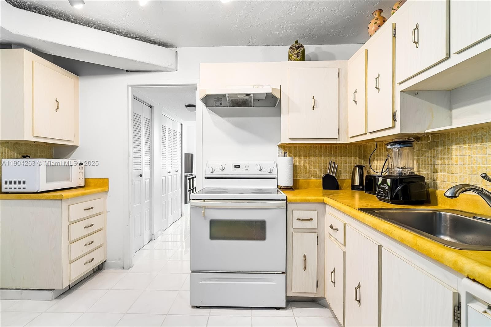 301 174th St 2208 photo 17